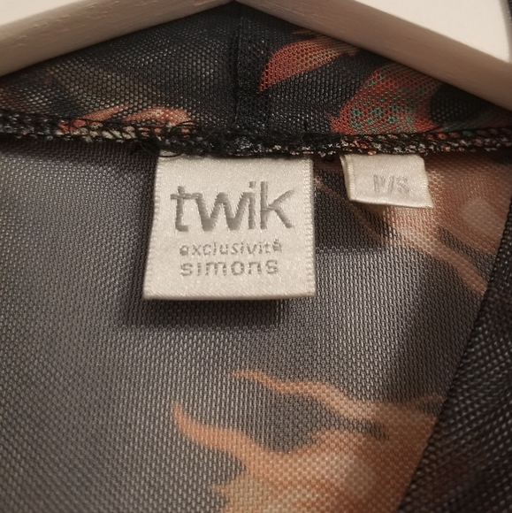 Dragon print mesh mock neck - Picture 3 of 4